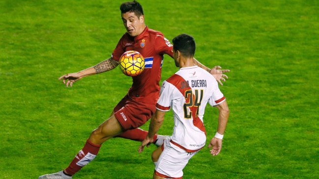 Enzo Roco sufrió en cancha dura caída de Espanyol ante Rayo Vallecano