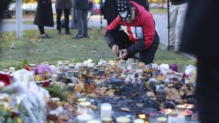   Velatón en homenaje a las víctimas del ataque en escuela sueca 