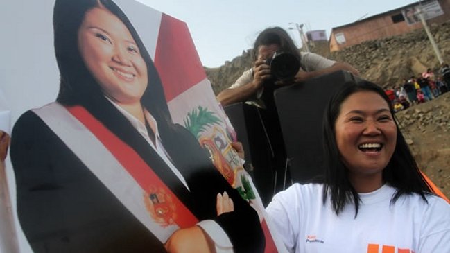 Keiko Fujimori lidera encuesta presidencial en Perú