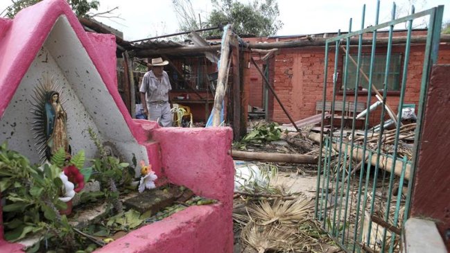 Al menos seis personas murieron en accidentes por huracán Patricia en México