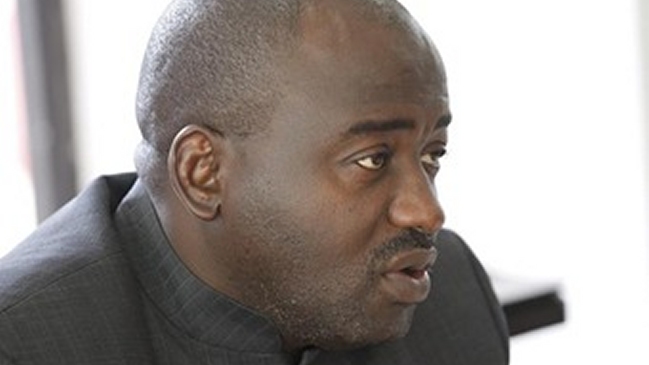 Dirigente liberiano también anunció su candidatura a presidente de la FIFA