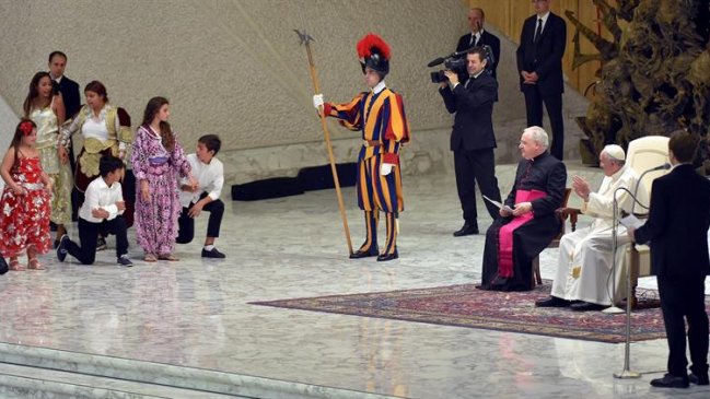 Papa instó a los gitanos a no dar ocasión para que se hable mal de ellos