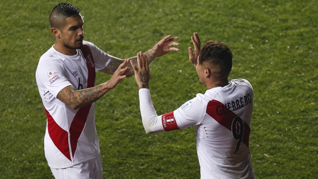 Juan Manuel Vargas y Christofer Gonzales son novedades en la nómina de Perú