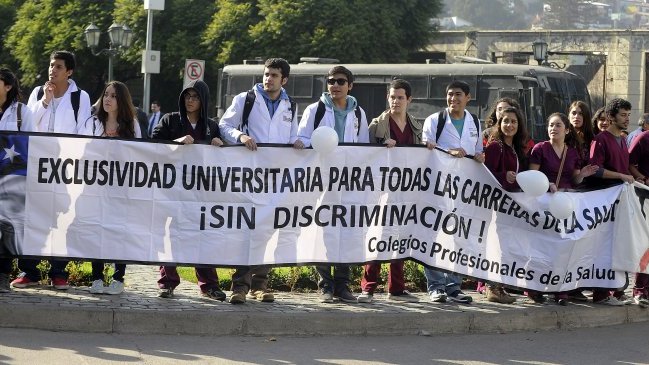 Profesionales de la salud insistirán ante el Congreso por ley de exclusividad universitaria