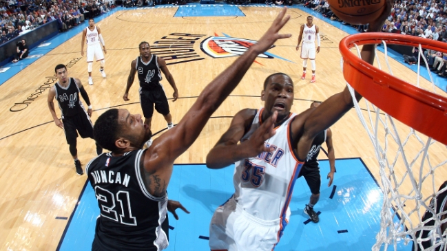 Oklahoma City Thunder logró reñida victoria sobre San Antonio Spurs