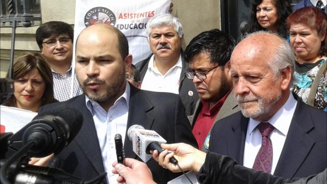 Mesa del Sector Público entregó petitorio en que exige 8 por ciento de reajuste