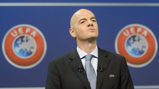 Luis Figo pide apoyo a la candidatura de Gianni Infantino para presidir la FIFA