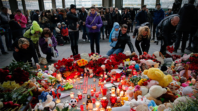 Kremlin y aerolínea no descartan atentado terrorista en caída de avión ruso en Egipto