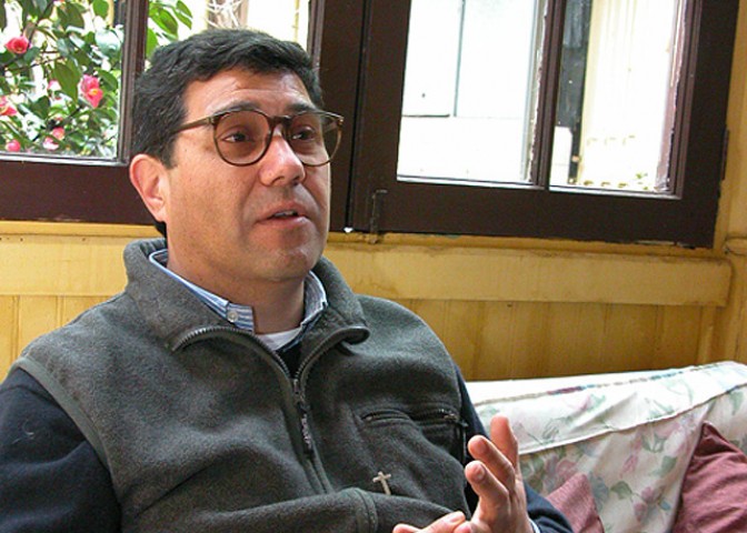 Talca: Sacerdote renunció en medio de acusaciones de abuso y apuntando a obispo