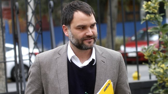 Macaya por farmacias populares: No se puede vender lo que el Estado entrega gratuitamente