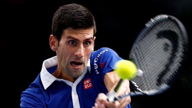 Novak Djokovic dio cuenta de Gilles Simon y accedió a cuartos de final de París-Bercy