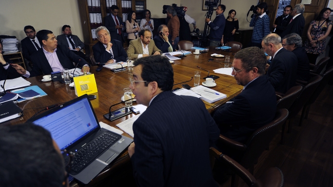 Discusión inmediata para proyecto que castiga colusión con cárcel