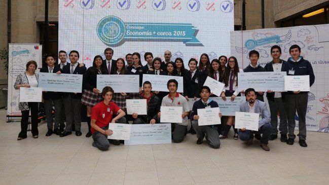 Banco Central destacó a jóvenes ganadores del concurso escolar 