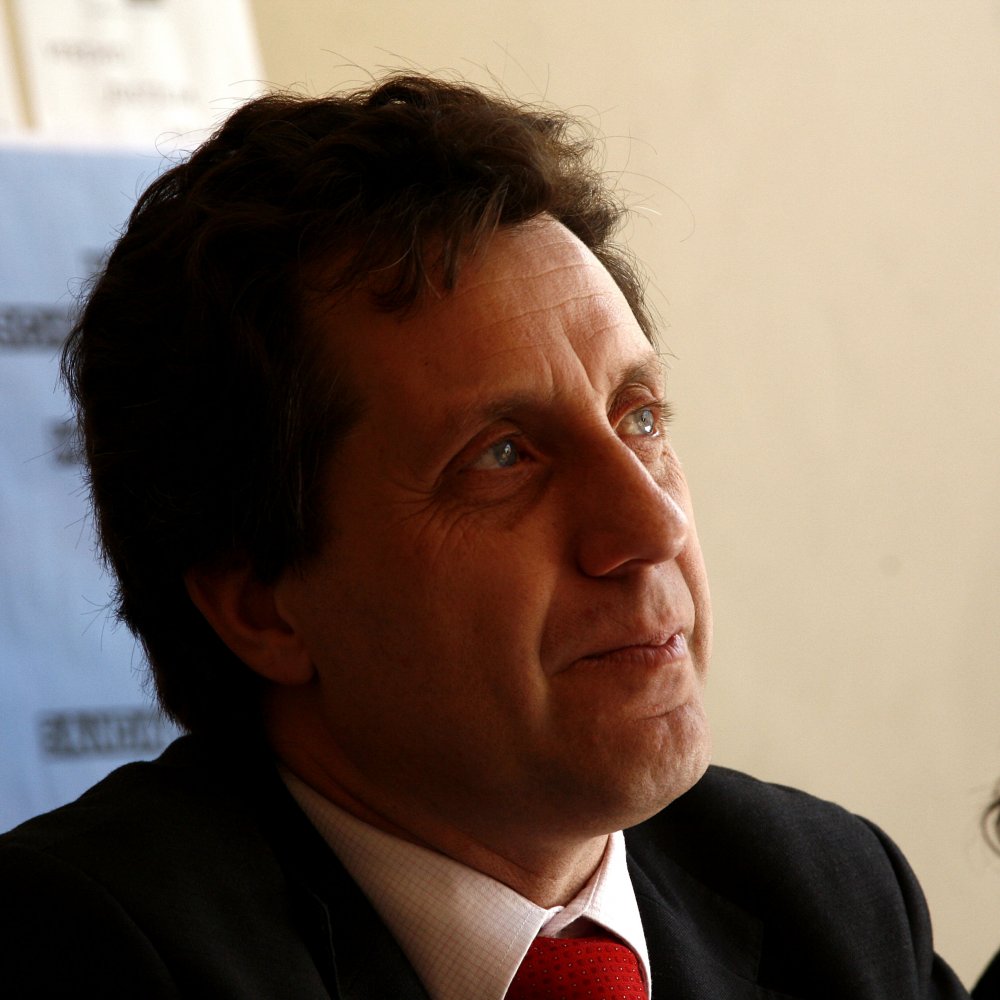 Periodista que investiga el 