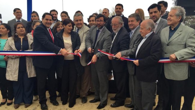 Minvu inauguró departamentos para víctimas del 27-F en Constitución