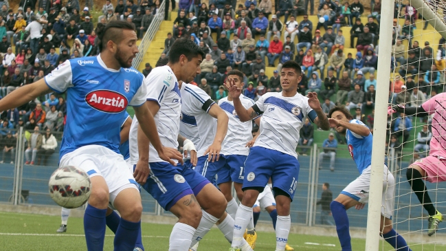 Naval igualó con Melipilla en reinauguración de El Morro y sigue como líder