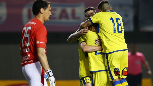 Everton apabulló a Barnechea y ascendió al segundo lugar de la Primera B