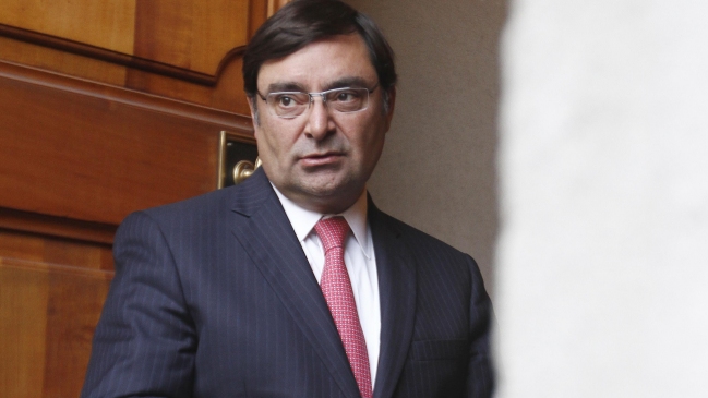 Alcalde Lo Barnechea: Es inmoral vender fármacos a quienes pueden recibirlos gratis