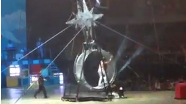 Acróbata que sufrió aparatosa caída en una función de circo está 