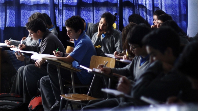 Mineduc propuso reducir a la mitad las pruebas Simce