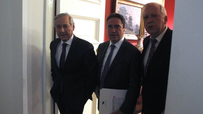 Presidenta Bachelet se reunió con ministros por tensiones diplomáticas