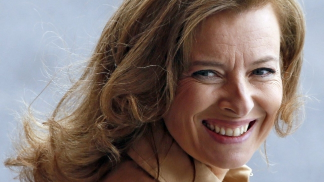 Sensual publicación de la ex esposa de Hollande causó conmoción en Twitter