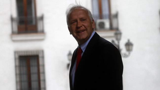 Ministro Burgos llamó a INDH a entablar mesa de trabajo con Carabineros