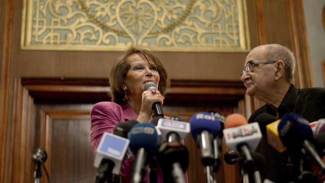 Claudia Cardinale rinde homenaje a Omar Sharif en El Cairo