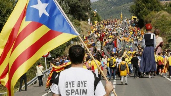 Tribunal Constitucional español suspendió la moción independentista catalana