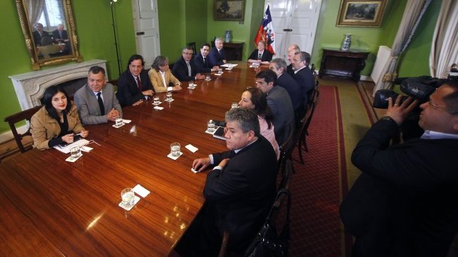 Presidenta Bachelet sostiene reunión extraordinaria por relaciones con países vecinos