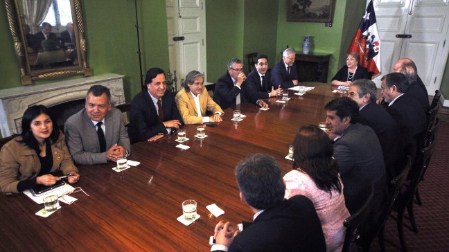 Parlamentarios pidieron rol más activo de Bachelet en relación con países vecinos