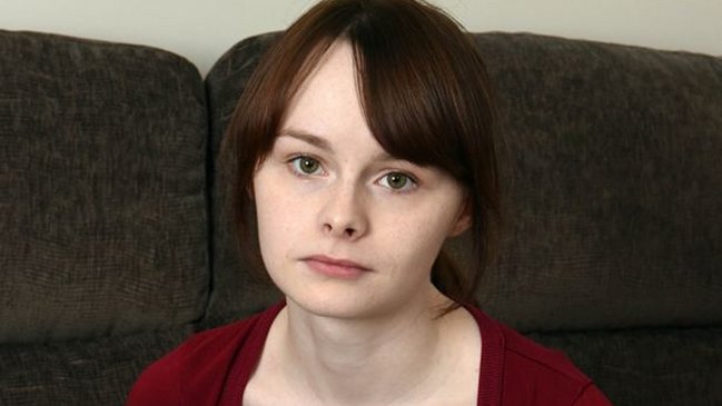 Joven fue agredida con una botella tras escribir crítica literaria negativa