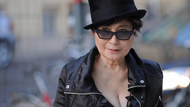 Yoko Ono recomienda a las feministas chinas no criticar al Gobierno