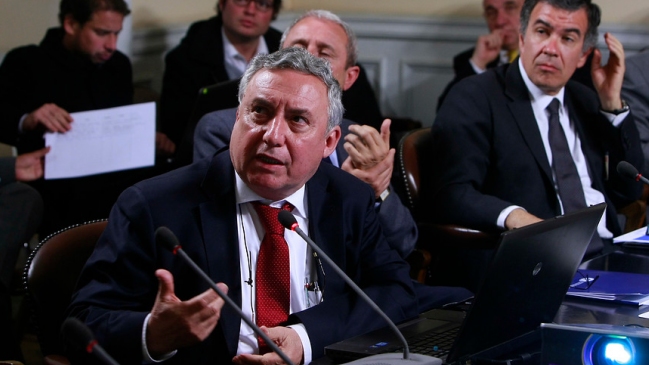 Rector de la U. de Chile fustigó comparación de CRUCh con cartel