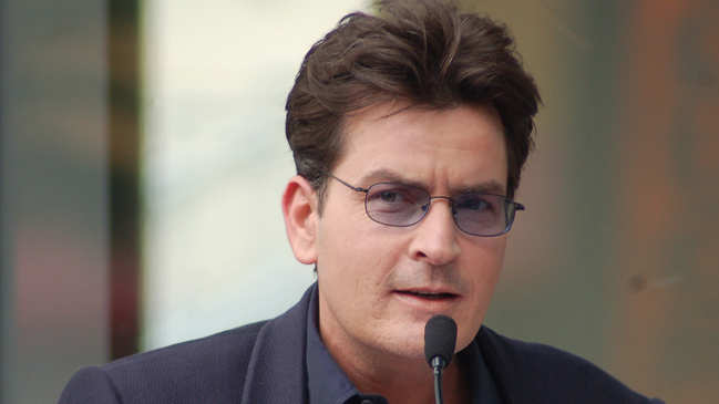 Aseguran que Charlie Sheen revelará que es portador del VIH
