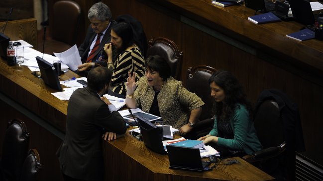 Siguen críticas tras aprobación de gratuidad en educación superior