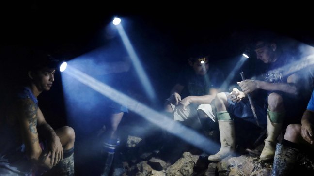 Policía encontró a 11 mineros muertos en excavación abandonada de Johannesburgo