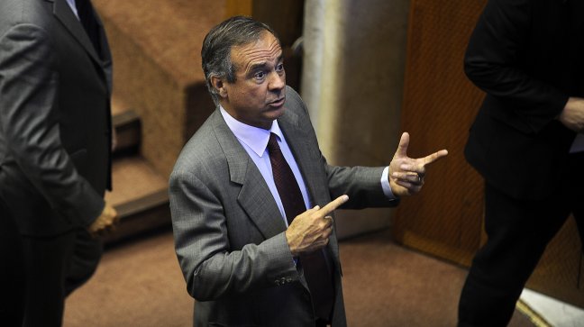 Ignacio Walker acusó desprolijidad y anunció rechazo a glosa de gratuidad