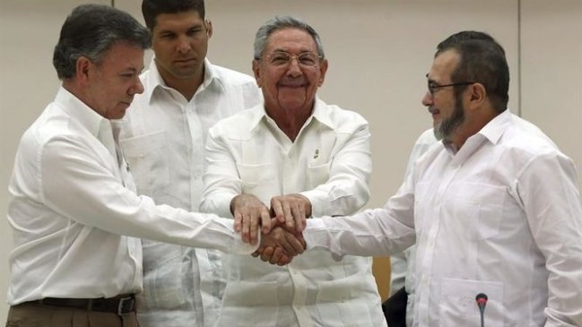 Santos propone a las FARC un cónclave de negociadores para acelerar acuerdos de paz