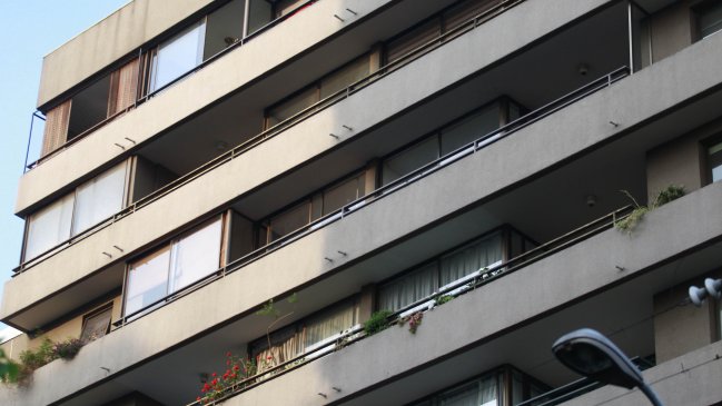 Investigan caída de un joven desde el noveno piso de un edificio