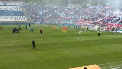 El banderazo de los hinchas de la UC previo al clásico universitario