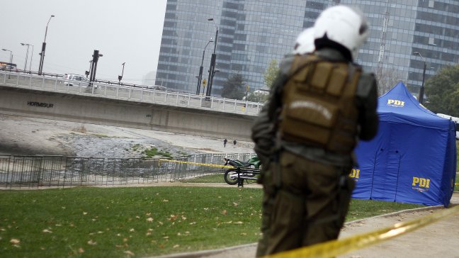 PDI investiga el hallazgo del cuerpo de una mujer en el Río Mapocho