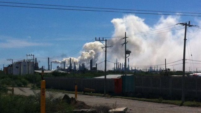 Incendio en una refinería Pemex dejó ocho personas heridas en México