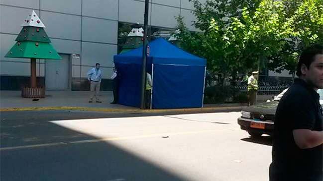 Un hombre murió tras precipitarse desde el sexto piso del Costanera Center