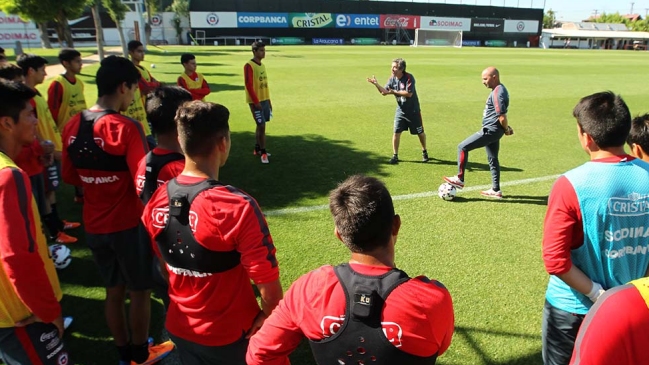 Jorge Sampaoli comenzó entrenamientos con sparrings pensando en 2016