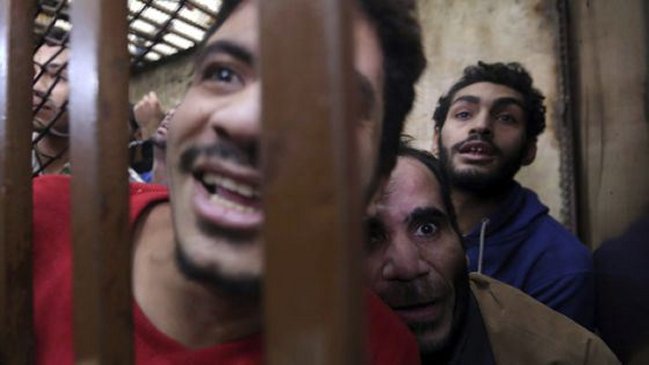 Periodista egipcia fue condenada por acusar a 26 hombres de ser homosexuales