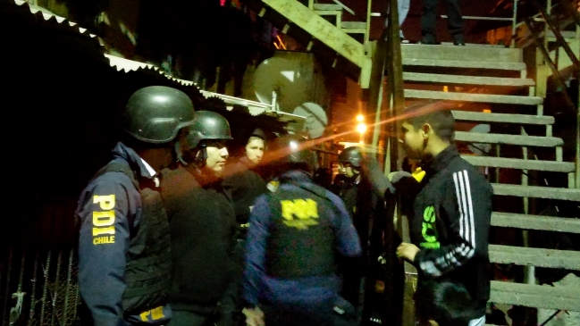 Corte ordenó a Carabineros restringir grabación de operativos para programas televisivos