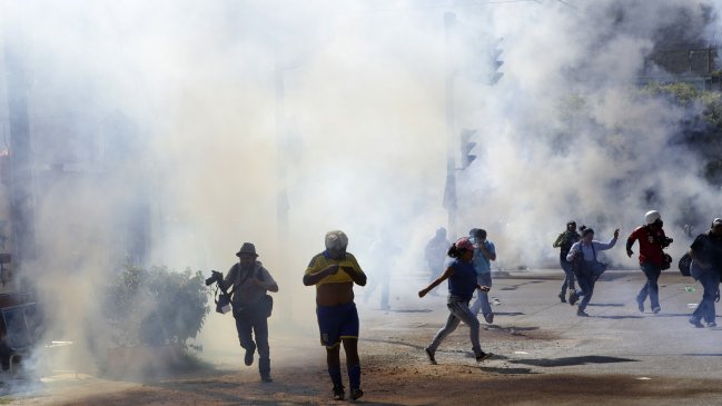 Tres policías heridos en enfrentamientos con maestros mexicanos