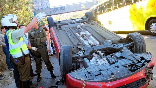 Volcamiento de vehículo dejó un menor fallecido en Valparaíso