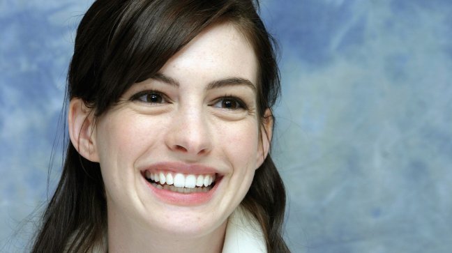 La actriz Anne Hathaway espera su primer hijo